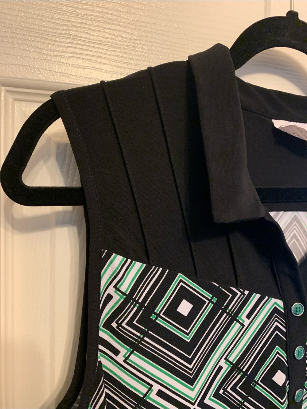 Dexim Golfwear Geometric Print Sleeveless Golf Shirt by — Green & Black - Picture 3 of 6